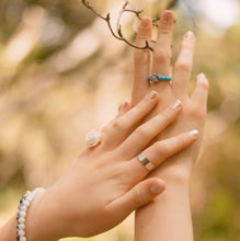 Load image into Gallery viewer, Flower rings