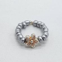 Load image into Gallery viewer, Flower rings