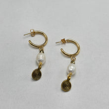 Load image into Gallery viewer, Aretha Earrings
