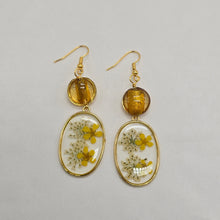 Load image into Gallery viewer, Pressed Flower Earrings
