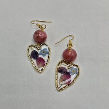 Load image into Gallery viewer, Pressed Flower Earrings
