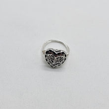 Load image into Gallery viewer, Button Heart Ring
