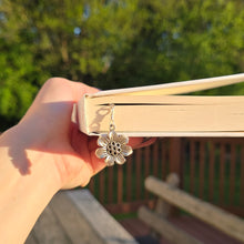 Load image into Gallery viewer, Flower Chain Bookmark
