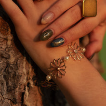 Load image into Gallery viewer, Gold Floral Bracelet
