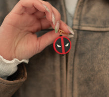 Load image into Gallery viewer, Super Zipper Pull
