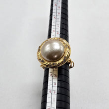 Load image into Gallery viewer, Pearl Button Ring
