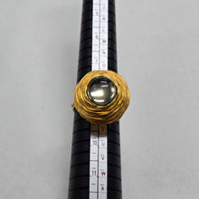 Load image into Gallery viewer, Decorative Button Ring

