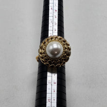 Load image into Gallery viewer, Pearl Button Ring
