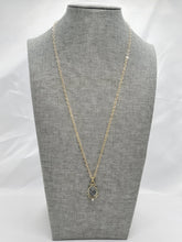 Load image into Gallery viewer, Vintage Flower Necklace
