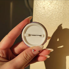 Load image into Gallery viewer, Mantis Button Pin
