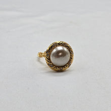 Load image into Gallery viewer, Pearl Button Ring
