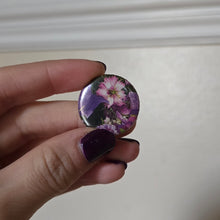 Load image into Gallery viewer, Flower Button Pin
