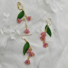Load image into Gallery viewer, Flora Earrings
