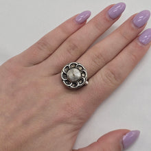 Load image into Gallery viewer, Silver Flower Button Ring
