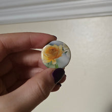 Load image into Gallery viewer, Flower Button Pin
