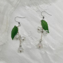 Load image into Gallery viewer, Flora Earrings
