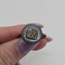 Load image into Gallery viewer, Decorative Button Ring
