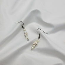 Load image into Gallery viewer, Howlite and Pearl Earrings (Clip and Pierced)
