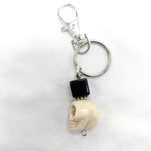 Load image into Gallery viewer, Skull with Top Hat Key Chain
