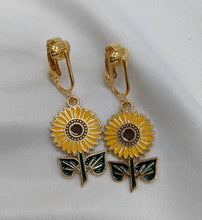 Load image into Gallery viewer, Golden Sunflower Earrings
